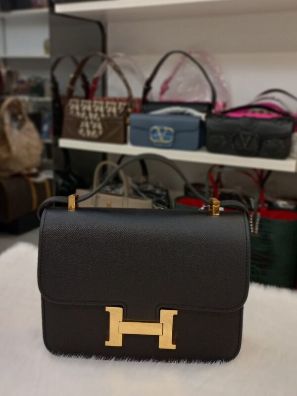 Red Luxury Leather Shoulder Bag with Gold Clasp - Image 2