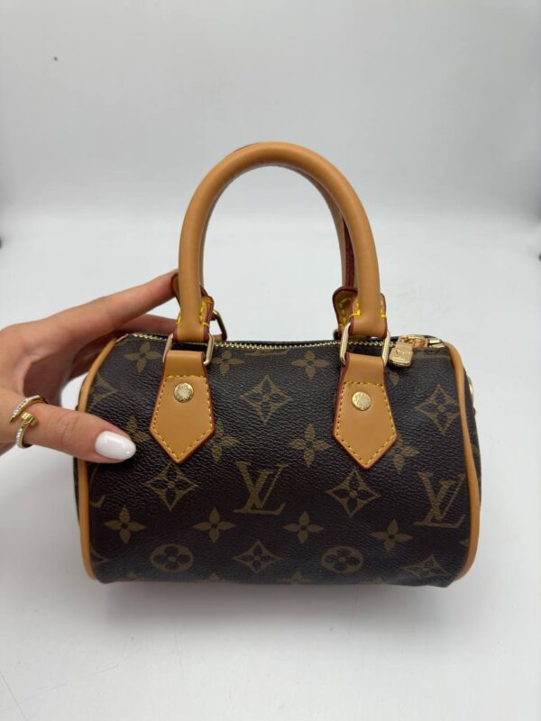 Luxury Designer Handbag for Women | Elegant & Timeless Fashion - Image 8