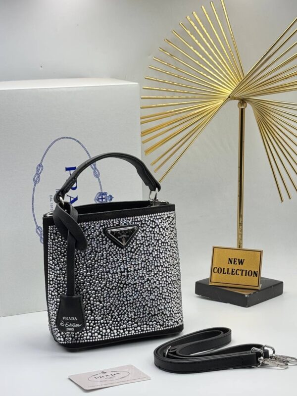 Minimalist Chic Shoulder Bag – Sleek Design for Everyday Sophistication