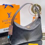 Elegant Shoulder Purse – Spacious Luxury with Everyday Versatility