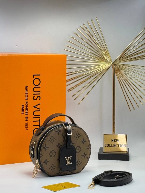 Elegant Crossbody bag – Timeless Design with Everyday Functionality - Image 5