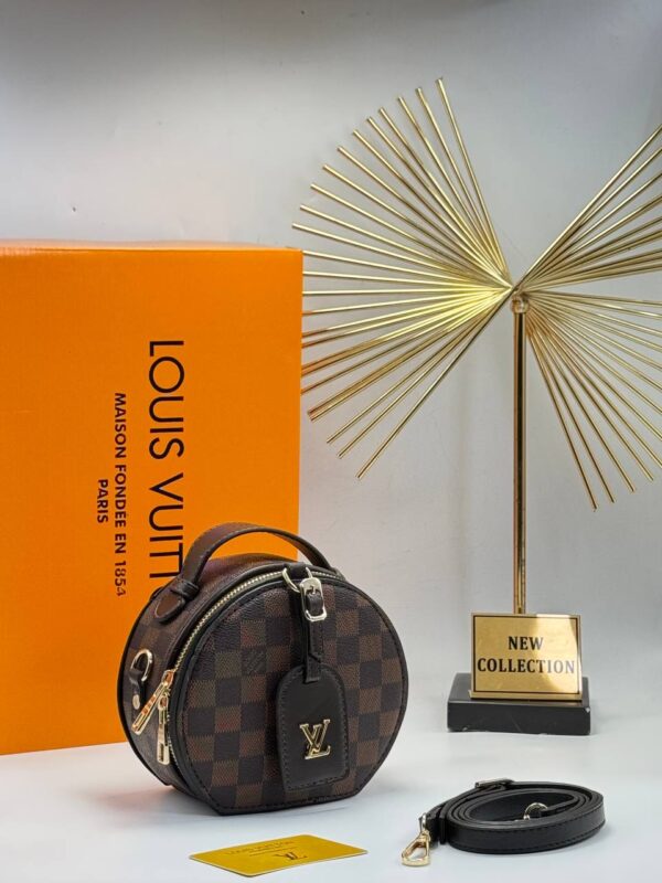 Elegant Crossbody bag – Timeless Design with Everyday Functionality - Image 6
