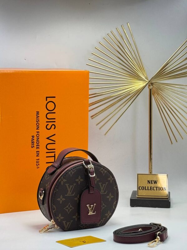 Elegant Crossbody bag – Timeless Design with Everyday Functionality - Image 9