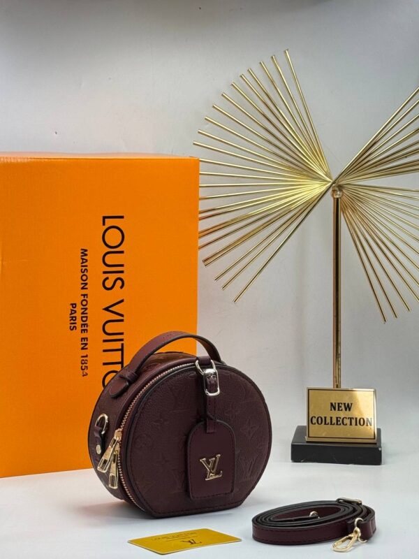 Elegant Crossbody bag – Timeless Design with Everyday Functionality - Image 10