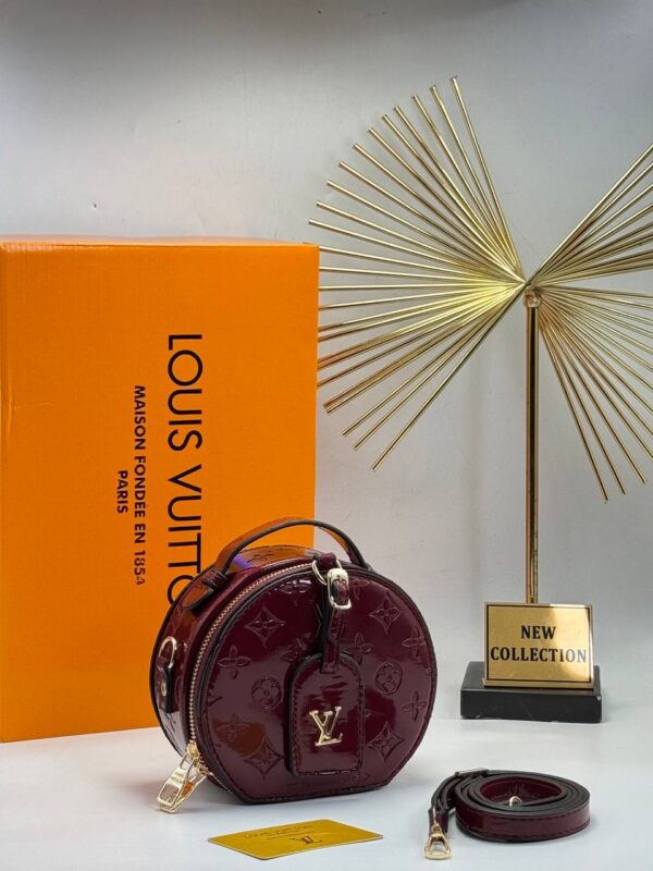Elegant Crossbody bag – Timeless Design with Everyday Functionality - Image 12
