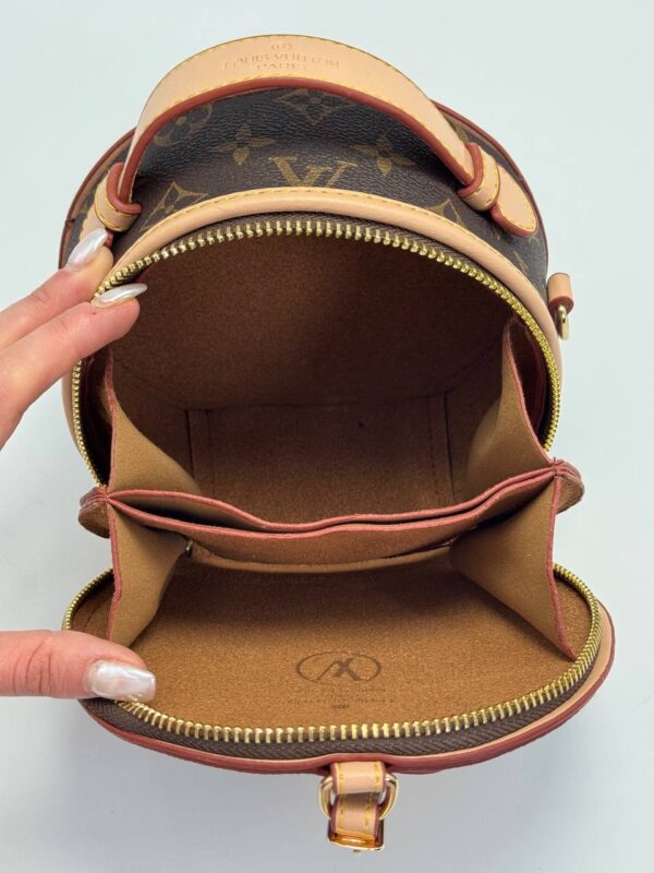 Elegant Crossbody bag – Timeless Design with Everyday Functionality - Image 13