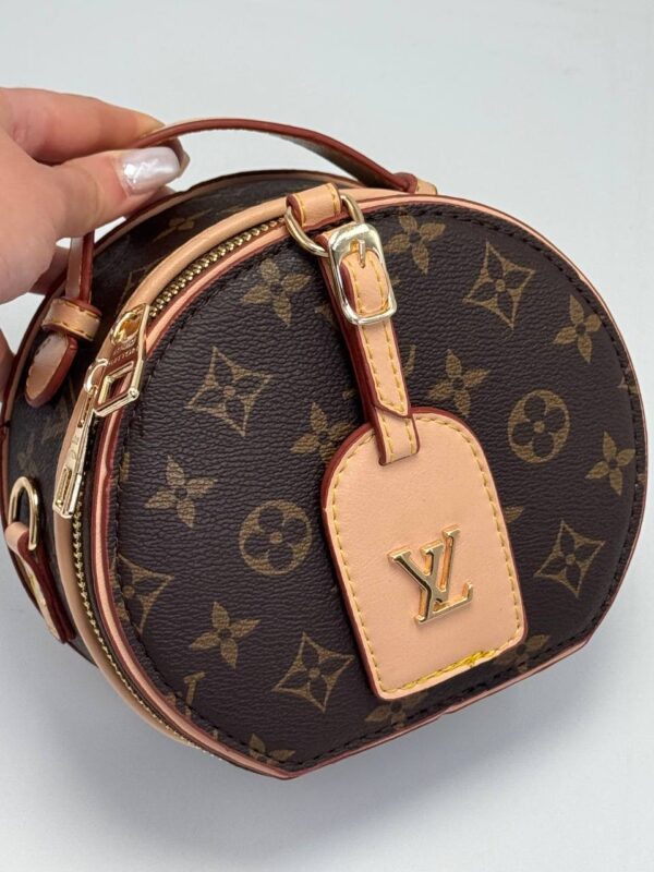 Elegant Crossbody bag – Timeless Design with Everyday Functionality - Image 15