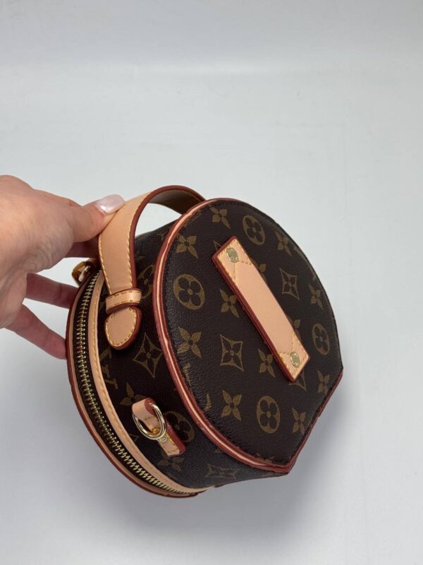 Elegant Crossbody bag – Timeless Design with Everyday Functionality - Image 16