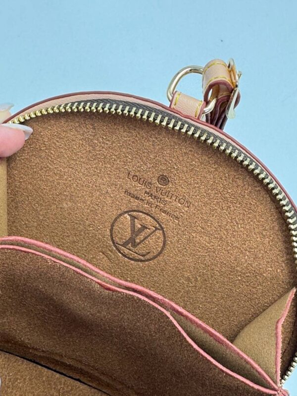 Elegant Crossbody bag – Timeless Design with Everyday Functionality - Image 17