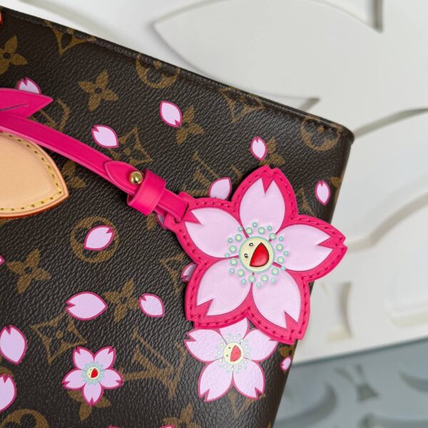 New Edition Luxury Tote Bag – Timeless Design with Modern Elegance - Image 8