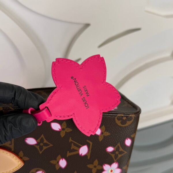 New Edition Luxury Tote Bag – Timeless Design with Modern Elegance - Image 9